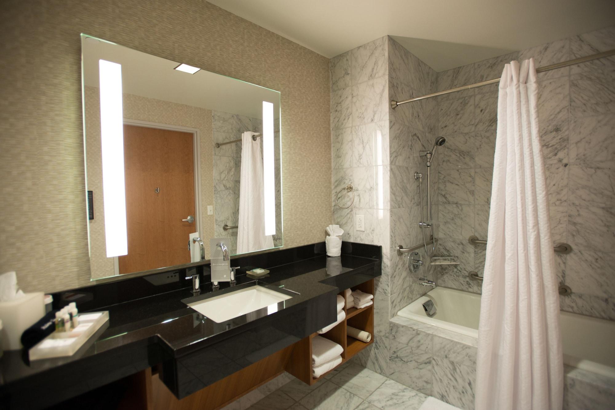The Hotel At Kirkwood Center Cedar Rapids Ngoại thất bức ảnh