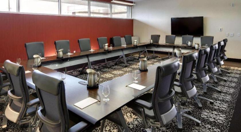 The Hotel At Kirkwood Center Cedar Rapids Ngoại thất bức ảnh