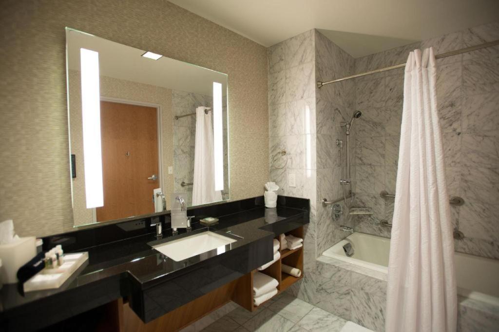 The Hotel At Kirkwood Center Cedar Rapids Ngoại thất bức ảnh